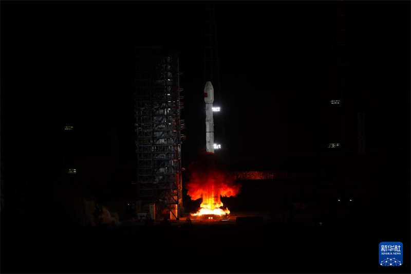 China lan?a novo satélite de retransmiss?o de dados