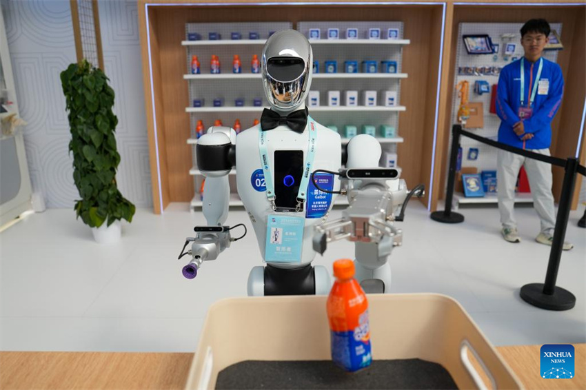 Rob?s humanoides em destaque no Fórum Zhongguancun de 2025