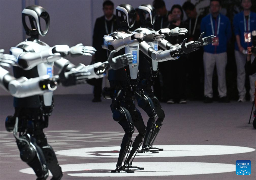 Rob?s humanoides em destaque no Fórum Zhongguancun de 2025