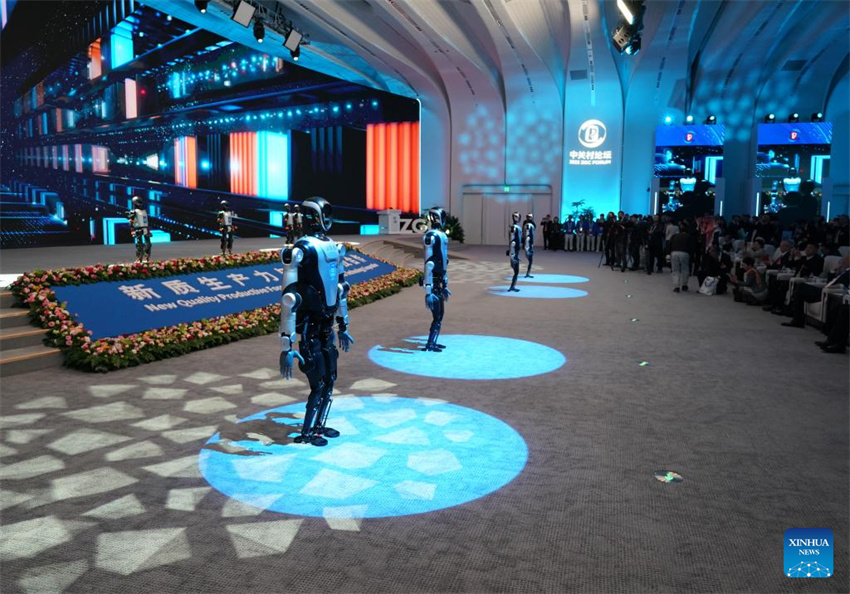 Rob?s humanoides em destaque no Fórum Zhongguancun de 2025