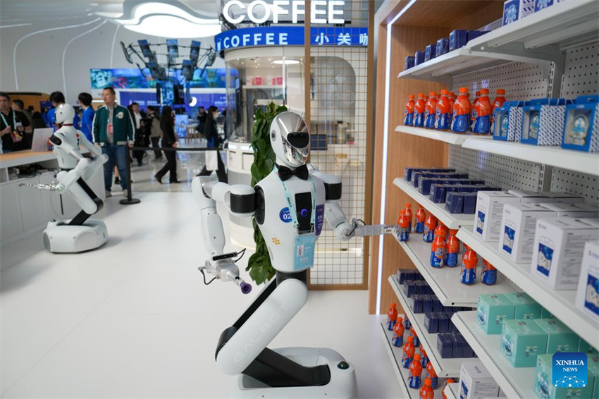 Rob?s humanoides em destaque no Fórum Zhongguancun de 2025