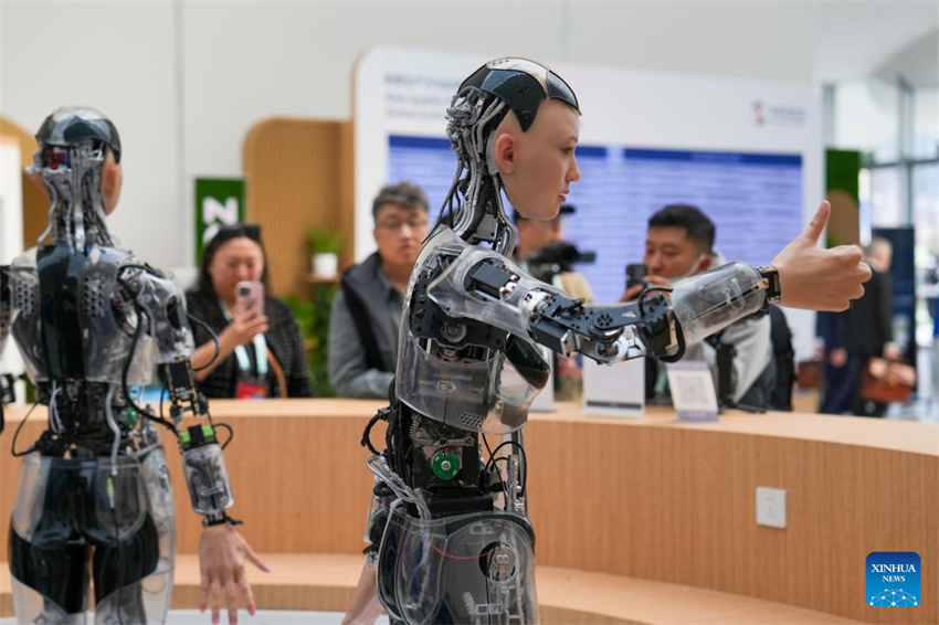 Rob?s humanoides em destaque no Fórum Zhongguancun de 2025