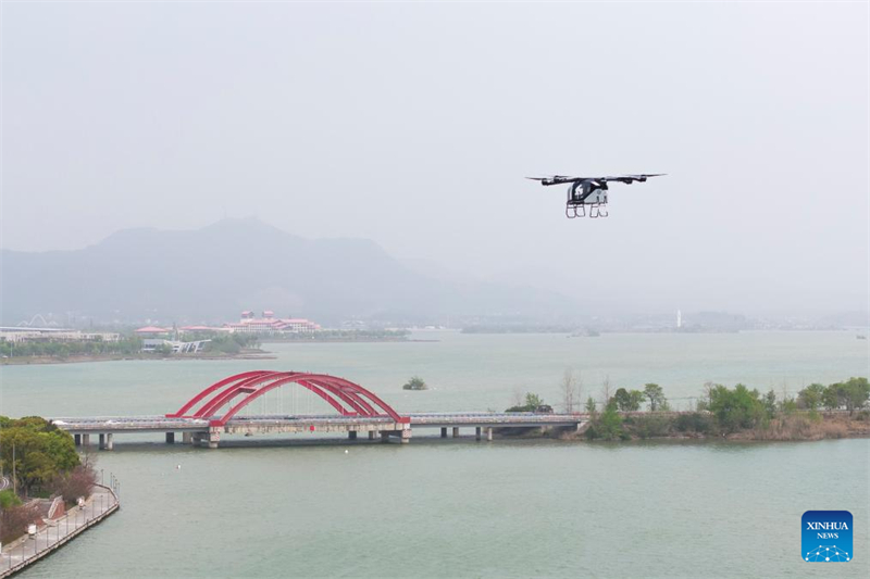 Carro voador da XPENG realiza voo de teste na Província de Hunan, centro da China