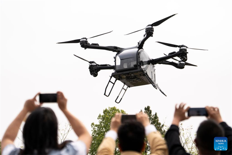 Carro voador da XPENG realiza voo de teste na Província de Hunan, centro da China