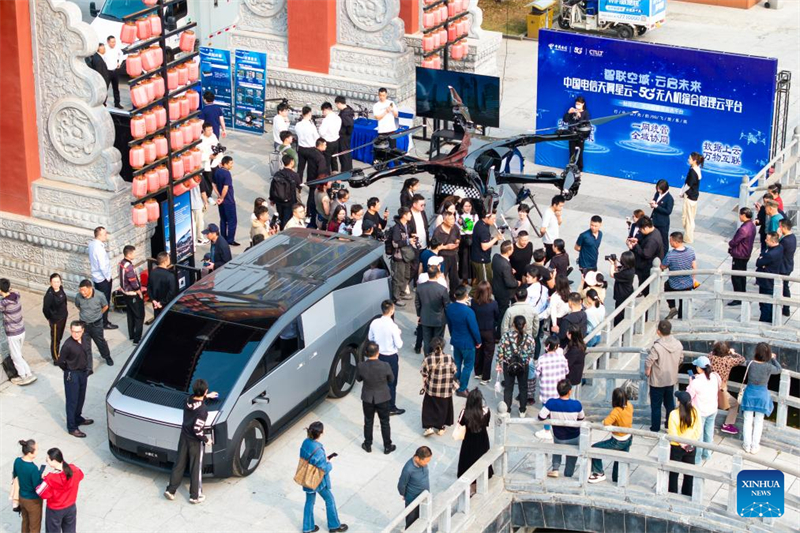 Carro voador da XPENG realiza voo de teste na Província de Hunan, centro da China