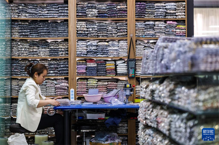 Zhejiang: Pequenos bot?es trazem grande mercado