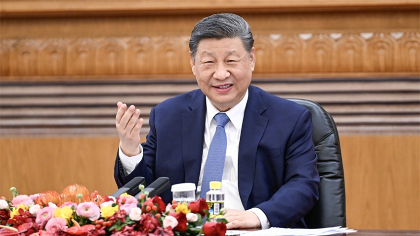 Xi Jinping reúne-se com representantes da comunidade empresarial internacional