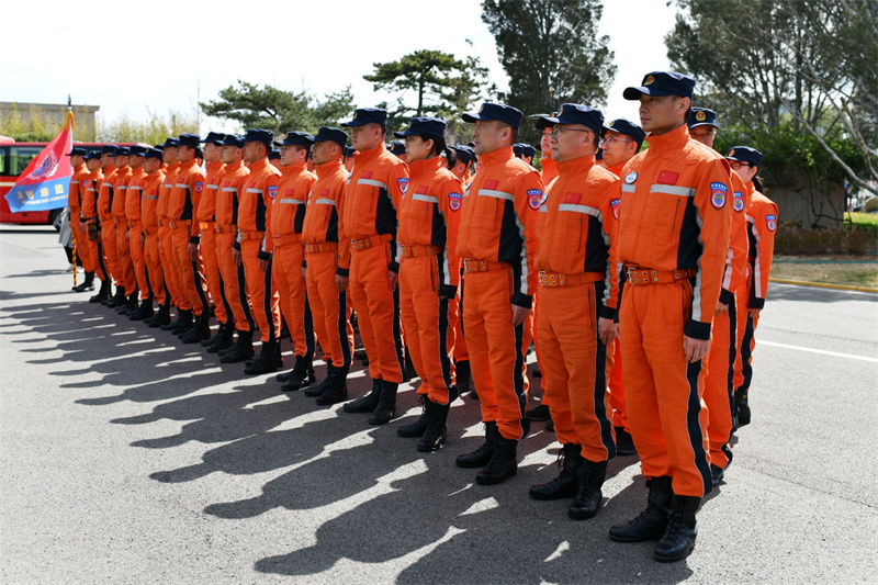 Equipe de resgate da China viaja à área do terremoto em Mianmar para miss?o internacional