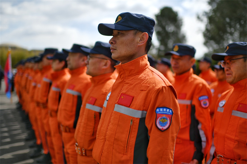 Equipe de resgate da China viaja à área do terremoto em Mianmar para miss?o internacional