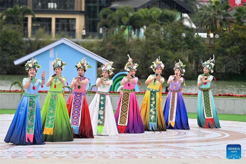Carnaval celebra o Festival de Sanyuesan em Nanning, Guangxi
