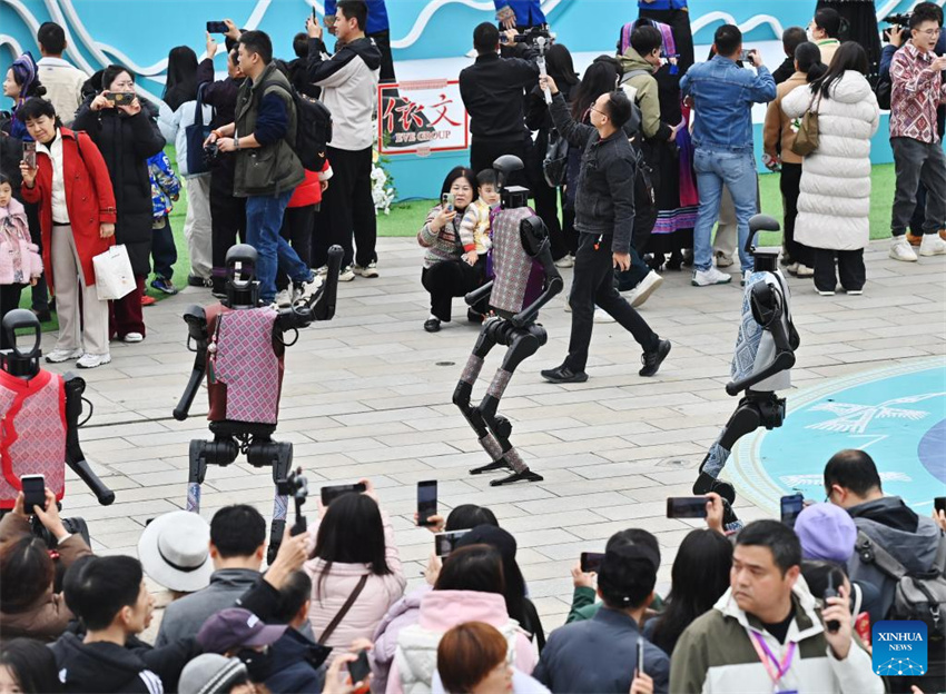 Carnaval celebra o Festival de Sanyuesan em Nanning, Guangxi