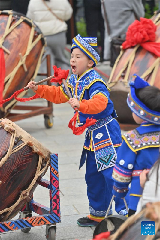 Carnaval celebra o Festival de Sanyuesan em Nanning, Guangxi