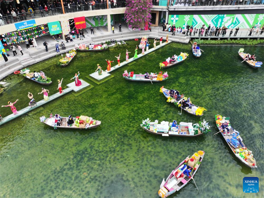Carnaval celebra o Festival de Sanyuesan em Nanning, Guangxi