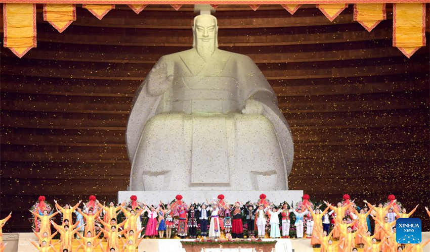 Grande cerim?nia adora o lendário antepassado Huangdi em Henan, na China