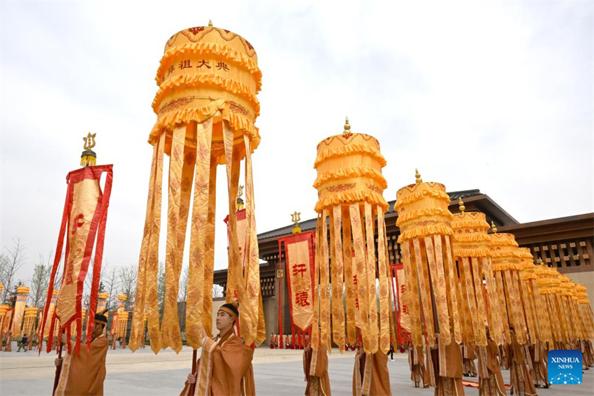 Grande cerim?nia adora o lendário antepassado Huangdi em Henan, na China
