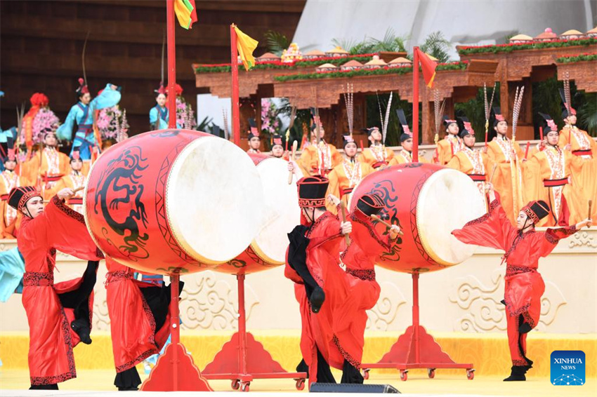 Grande cerim?nia adora o lendário antepassado Huangdi em Henan, na China