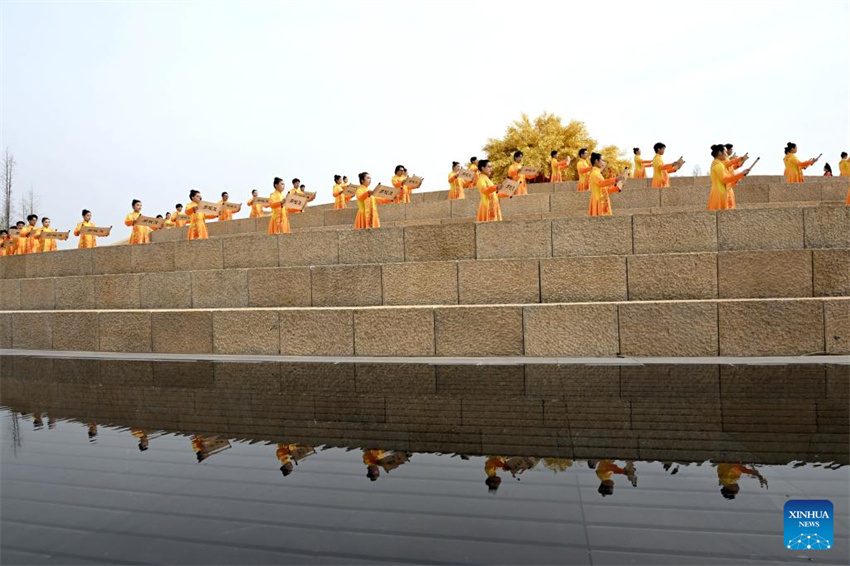 Grande cerim?nia adora o lendário antepassado Huangdi em Henan, na China