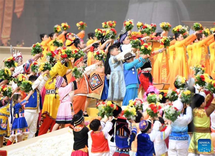 Grande cerim?nia adora o lendário antepassado Huangdi em Henan, na China