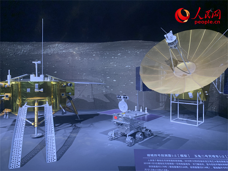 Exposi??o sobre os 20 anos do programa lunar da China inaugurada no Museu Nacional