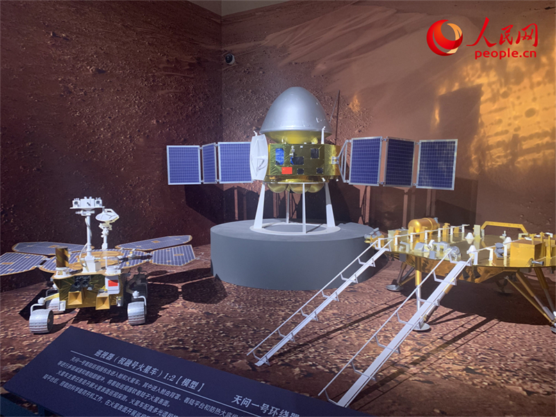 Exposi??o sobre os 20 anos do programa lunar da China inaugurada no Museu Nacional