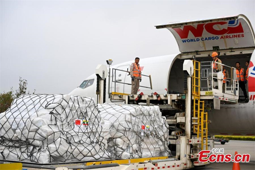 Província chinesa de Yunnan envia quarto lote de suprimentos de emergência para Mianmar