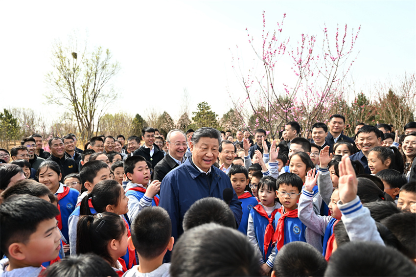 Xi Jinping enfatiza uni?o de for?as para construir Bela China