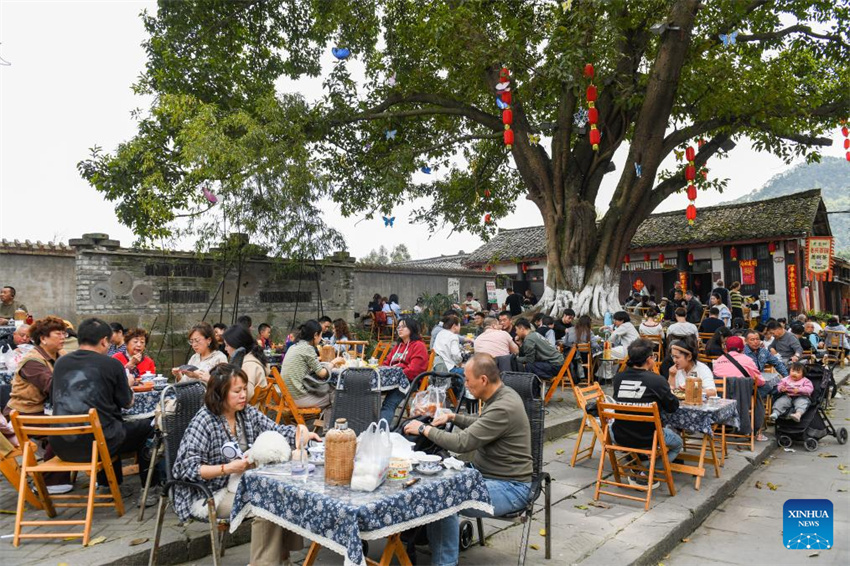 Chegada da primavera impulsiona turismo em toda a China