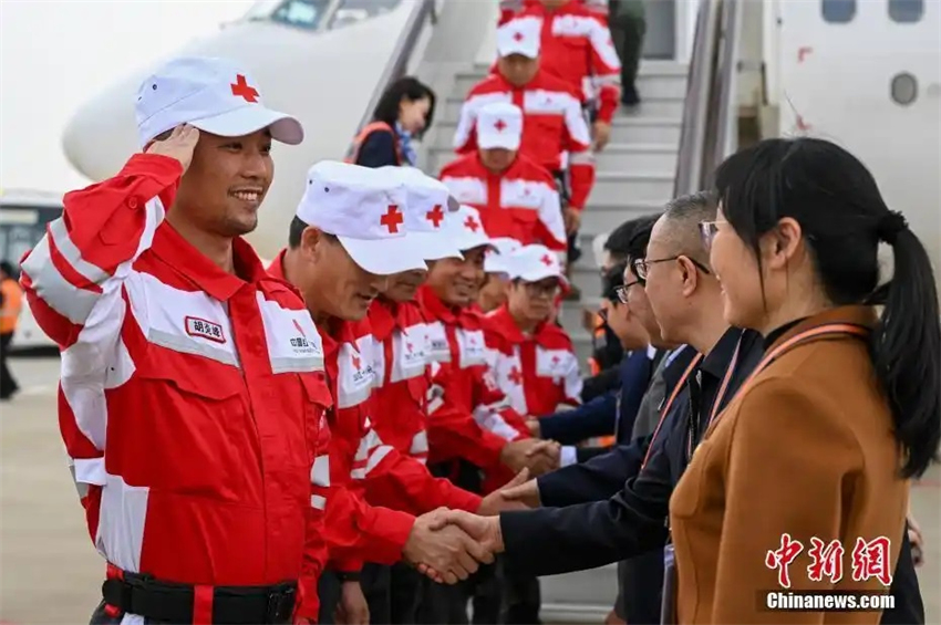 Equipe de resgate da província chinesa de Yunnan completa resposta a terremoto em Mianmar