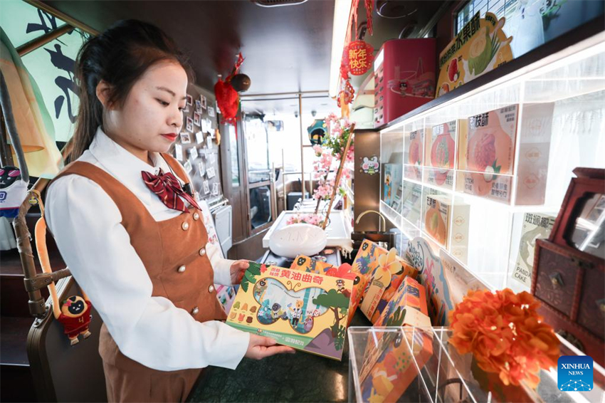 ?nibus Laobacha de Haikou inaugura rota especial da CICPE em Hainan