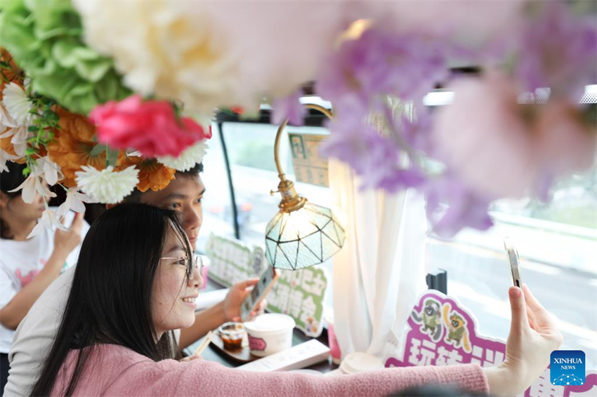 ?nibus Laobacha de Haikou inaugura rota especial da CICPE em Hainan