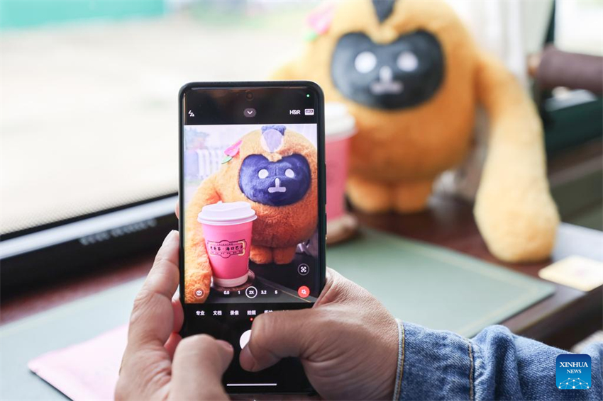 ?nibus Laobacha de Haikou inaugura rota especial da CICPE em Hainan