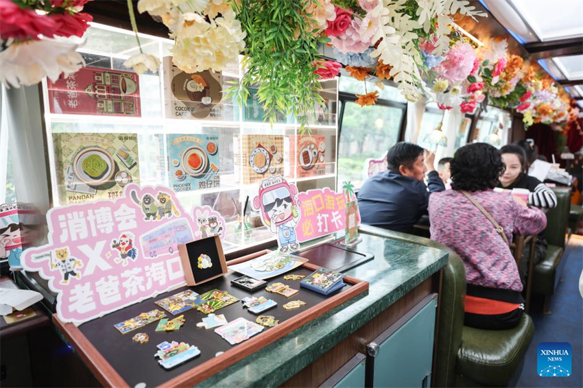 ?nibus Laobacha de Haikou inaugura rota especial da CICPE em Hainan