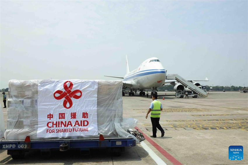 Número de mortos no terremoto de Mianmar sobe para 3.471; terceiro lote de suprimentos da China chega