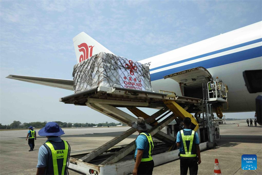 Número de mortos no terremoto de Mianmar sobe para 3.471; terceiro lote de suprimentos da China chega