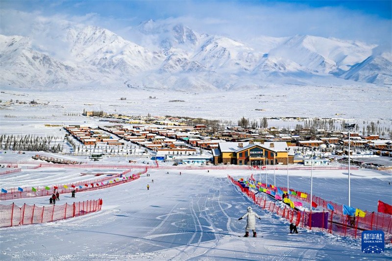 Esportes de neve tornam-se novo cart?o-postal do turismo cultural em Xinjiang