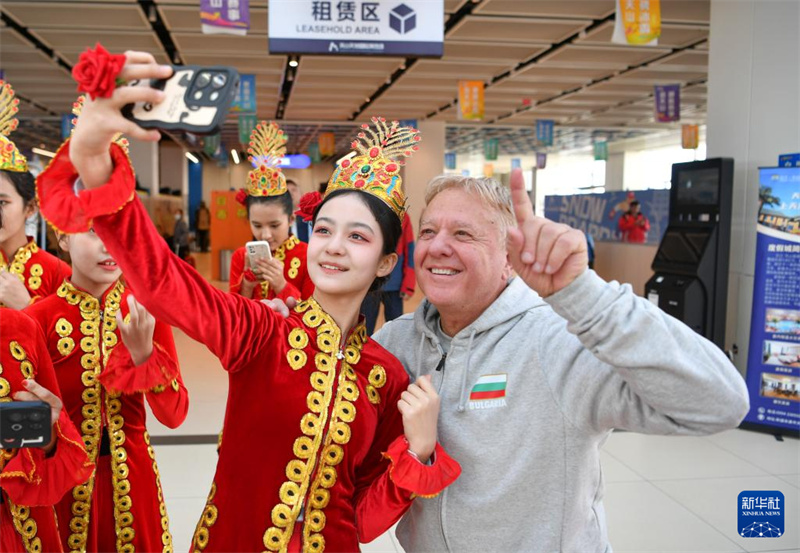 Esportes de neve tornam-se novo cart?o-postal do turismo cultural em Xinjiang