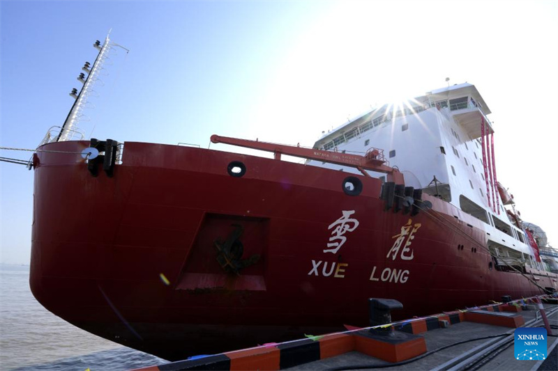 Quebra-gelo chinês Xuelong retorna a Shanghai após pesquisa antártica frutífera
