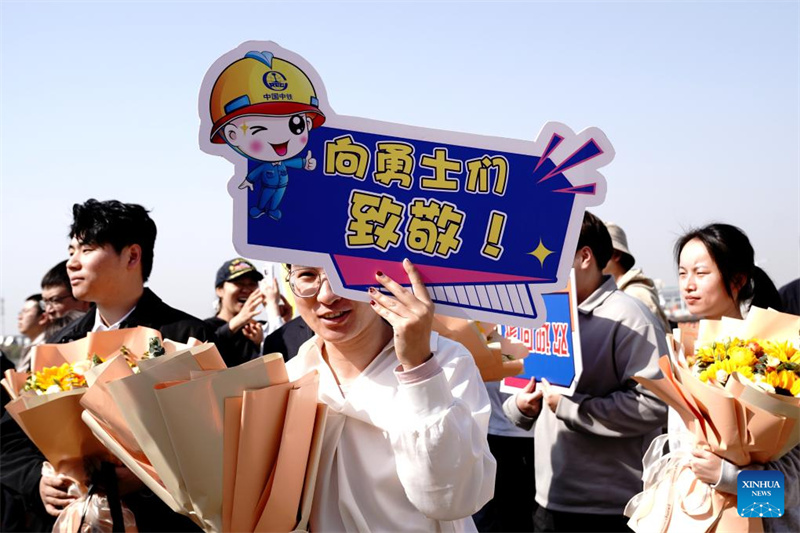 Quebra-gelo chinês Xuelong retorna a Shanghai após pesquisa antártica frutífera