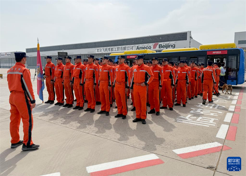 Equipes de resgate chinesas retornam a Beijing após miss?o em Mianmar