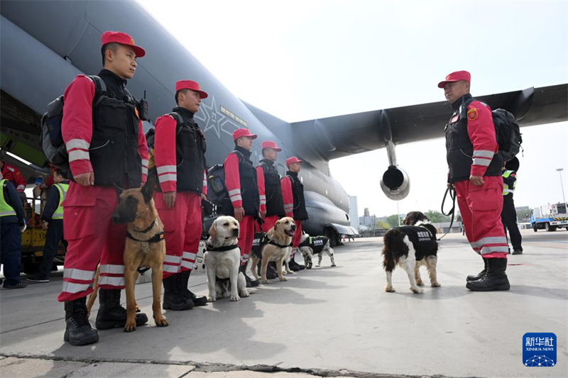 Equipes de resgate chinesas retornam a Beijing após miss?o em Mianmar