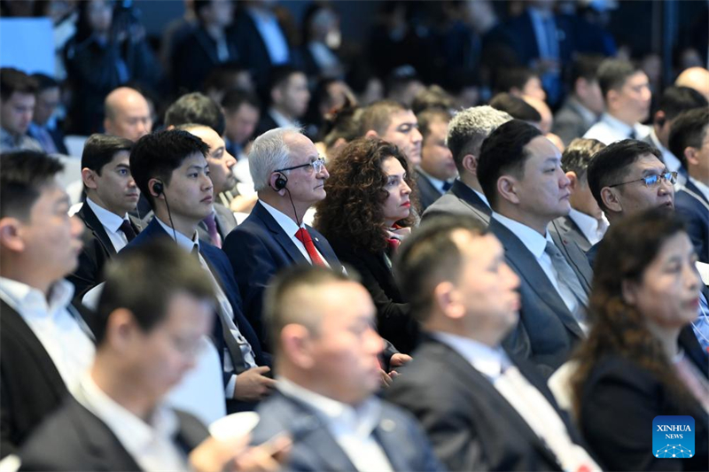 Membros da OCS assinam acordos de coopera??o industrial totalizando 4,8 bilh?es de yuans em Tianjin