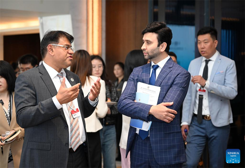 Membros da OCS assinam acordos de coopera??o industrial totalizando 4,8 bilh?es de yuans em Tianjin