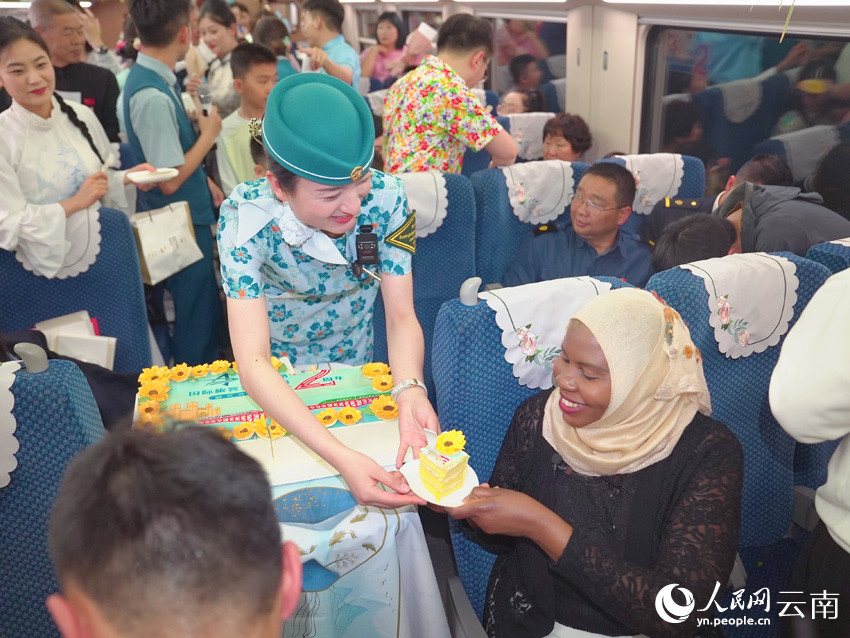 Ferrovia China-Laos comemora segundo aniversário