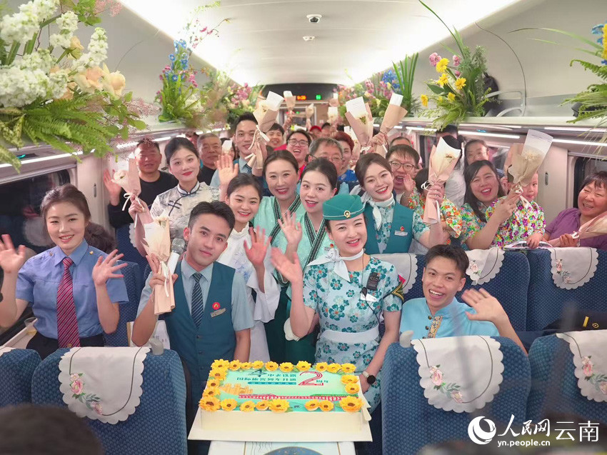 Ferrovia China-Laos comemora segundo aniversário