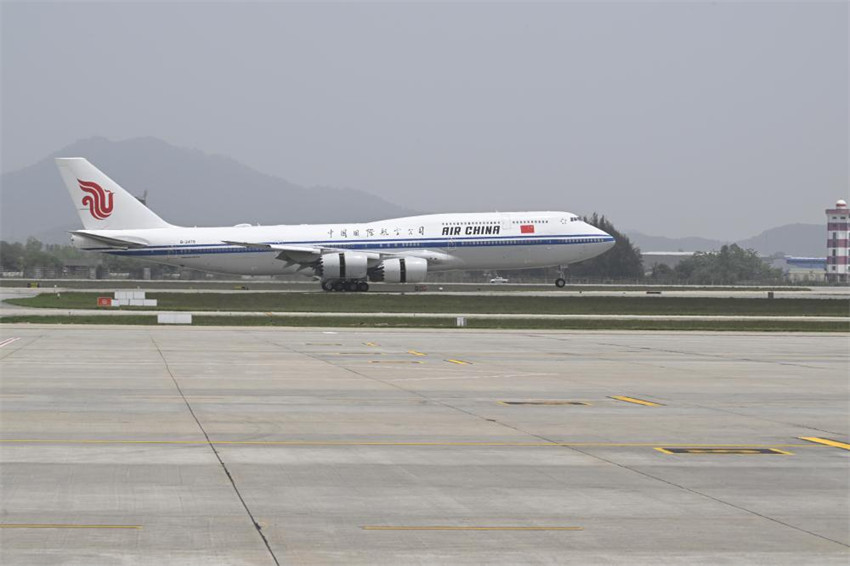 Xi Jinping chega a Hanói para iniciar uma visita de Estado ao Vietn?