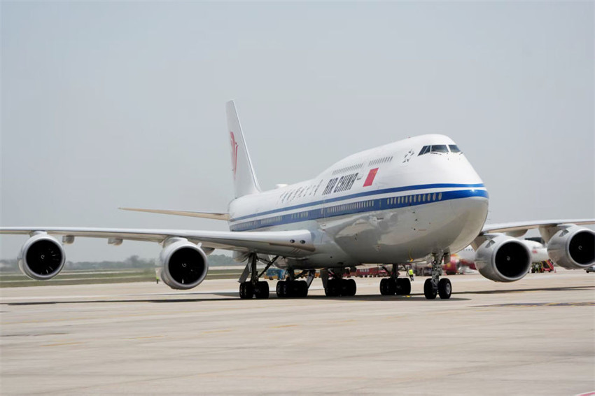 Xi Jinping chega a Hanói para iniciar uma visita de Estado ao Vietn?