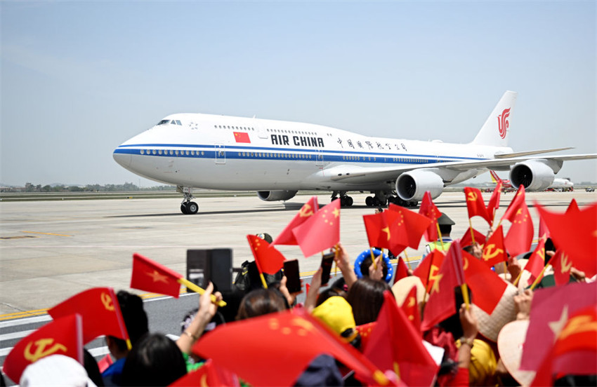 Xi Jinping chega a Hanói para iniciar uma visita de Estado ao Vietn?