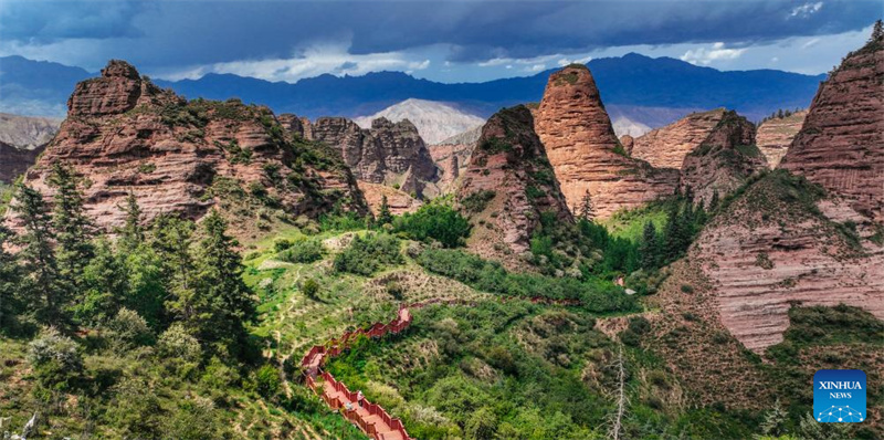 Vista do Geoparque Nacional de Kanbula em Qinghai, China