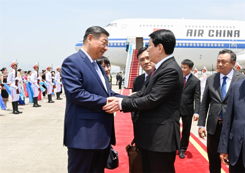 Xi Jinping chega a Hanói para visita de Estado ao Vietn?