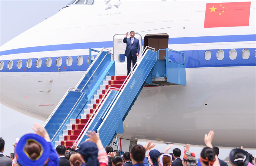 Xi Jinping chega a Hanói para visita de Estado ao Vietn?